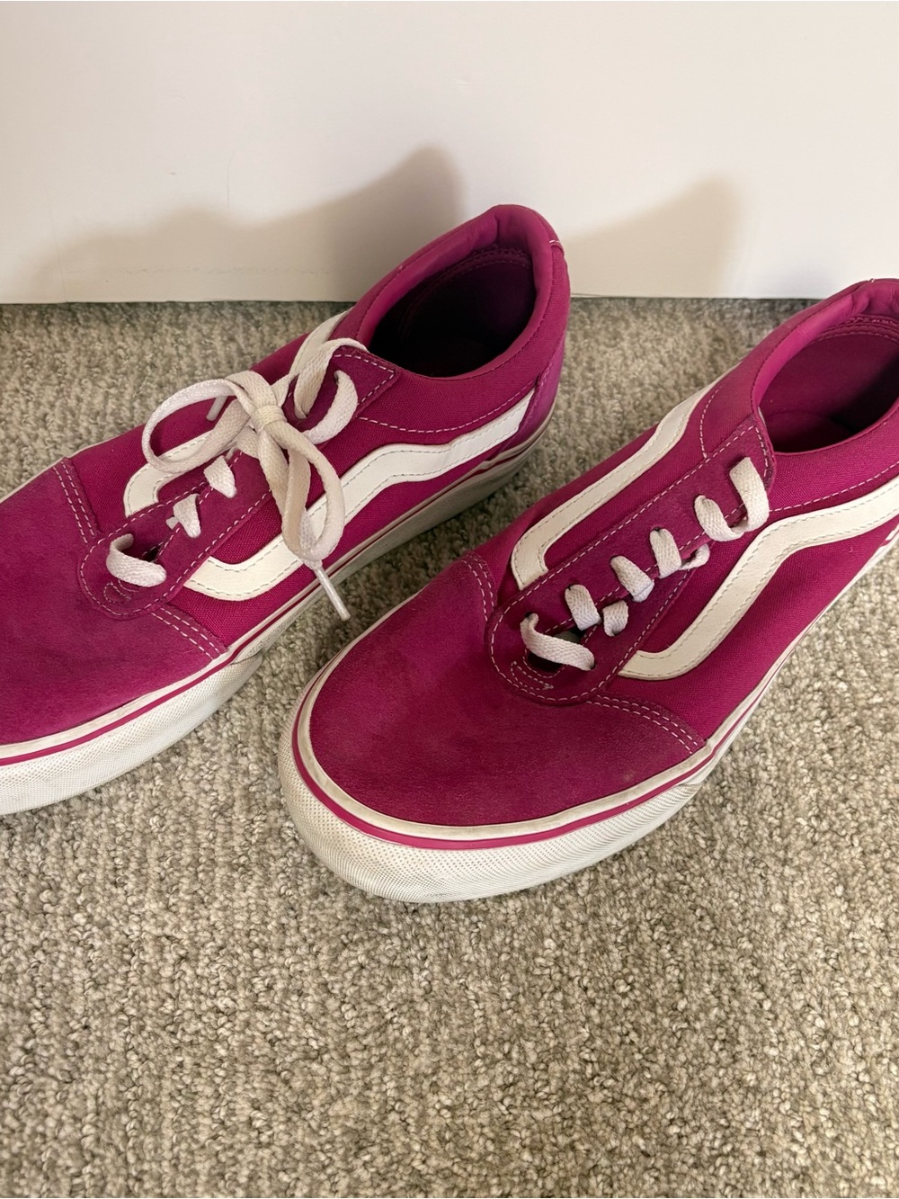 Vans Suede classic Bright Pink Sneakers Skater Shoes Skateboard Womens size 10 - Picture 2 of 13